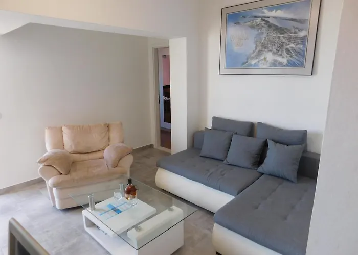 Great View Comfortable Whit Free Parking Split